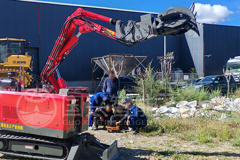 拉薩某局國債項(xiàng)目兩臺(tái)破拆機(jī)器人完成驗(yàn)收